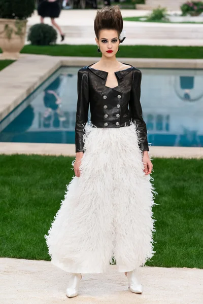 Look 32